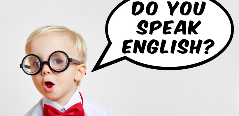 Kind fragt in Sprechblase "Do you speak english?"